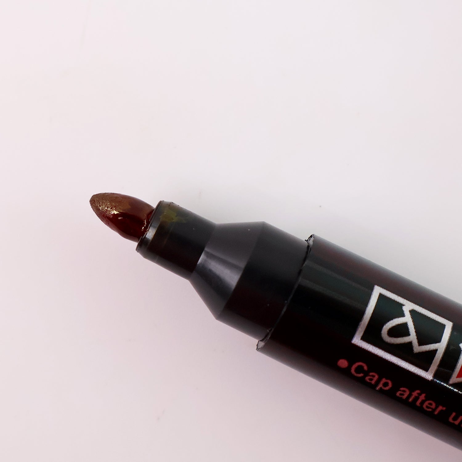 Marker Red Ink, Bold Tip, Quick-Dry Alcohol-BQased Marker (1 Pc)