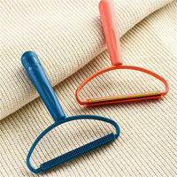 2-in-1 Portable Lint Remover – Long-Handle Brush & Sticky(1 Pc)