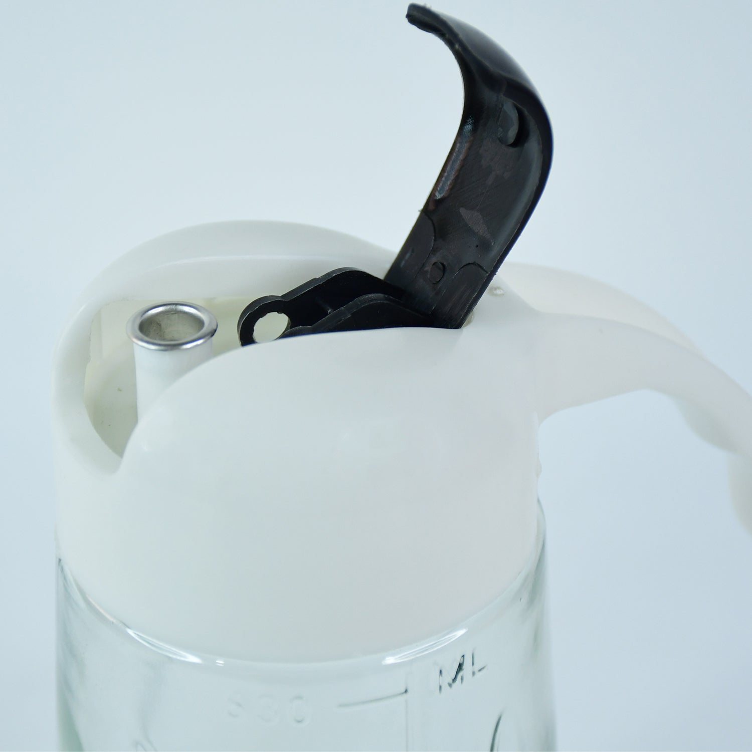 Kitchen Glass Oil Bottle Dispenser Automatic Opening Bottles  630 ML