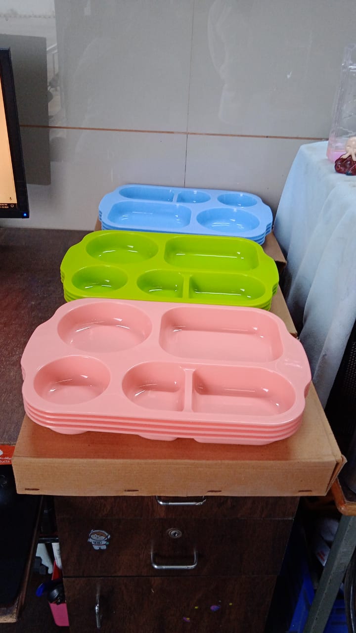 TuffDine Unbreakable Plastic Food Plates | 5 Compartment Square Tray