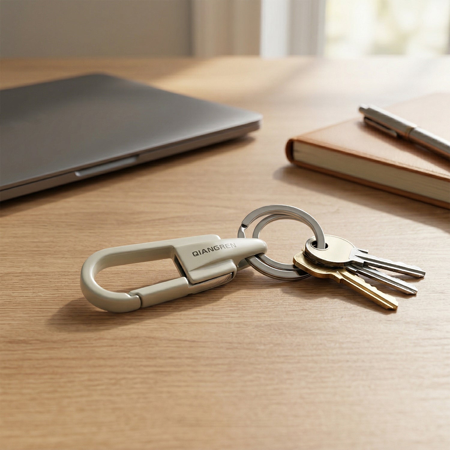 Heavy Duty Metal Key Holder Carabiner Clip Keychain (1 Pc)